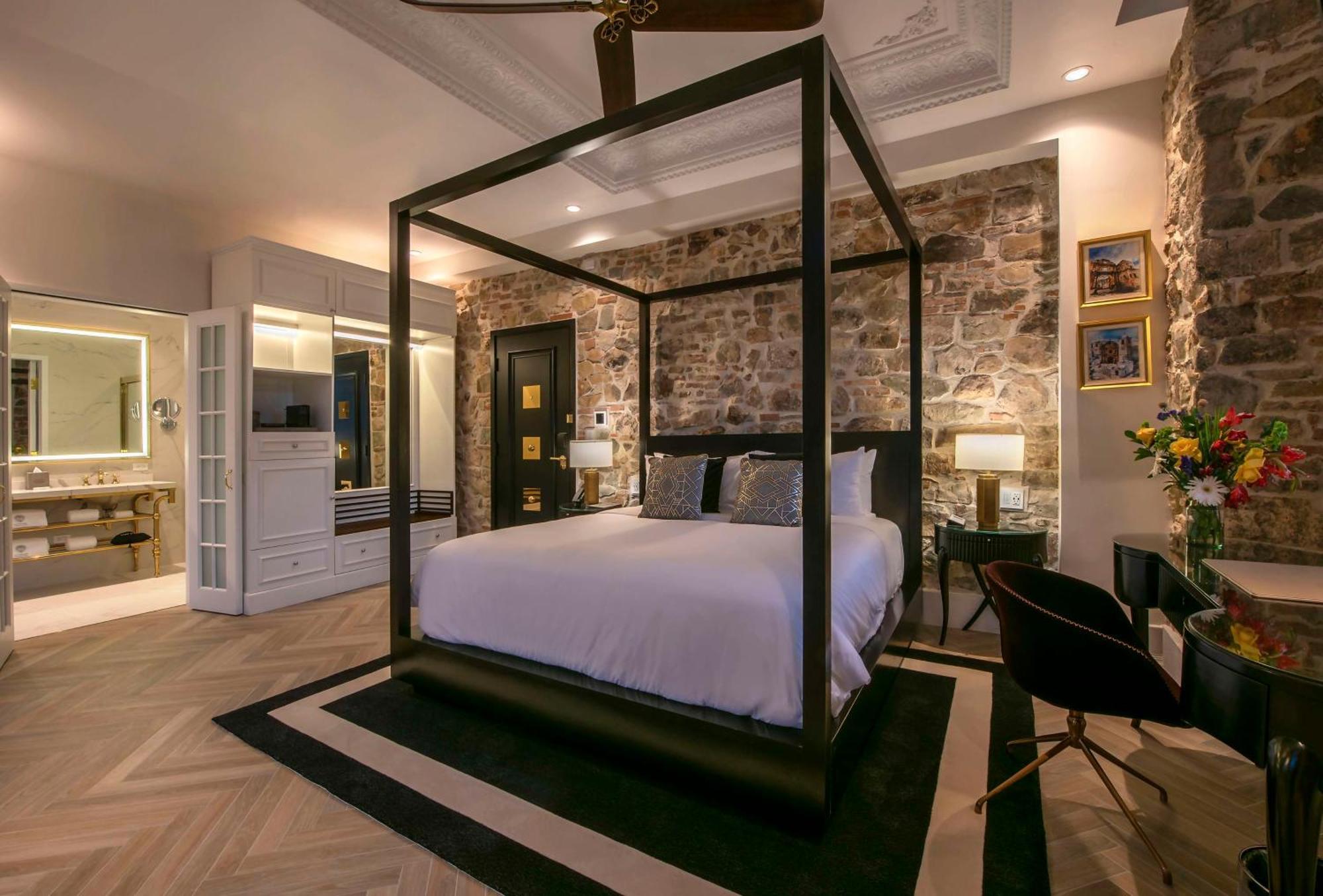 La Compania, In The Unbound Collection By Hyatt