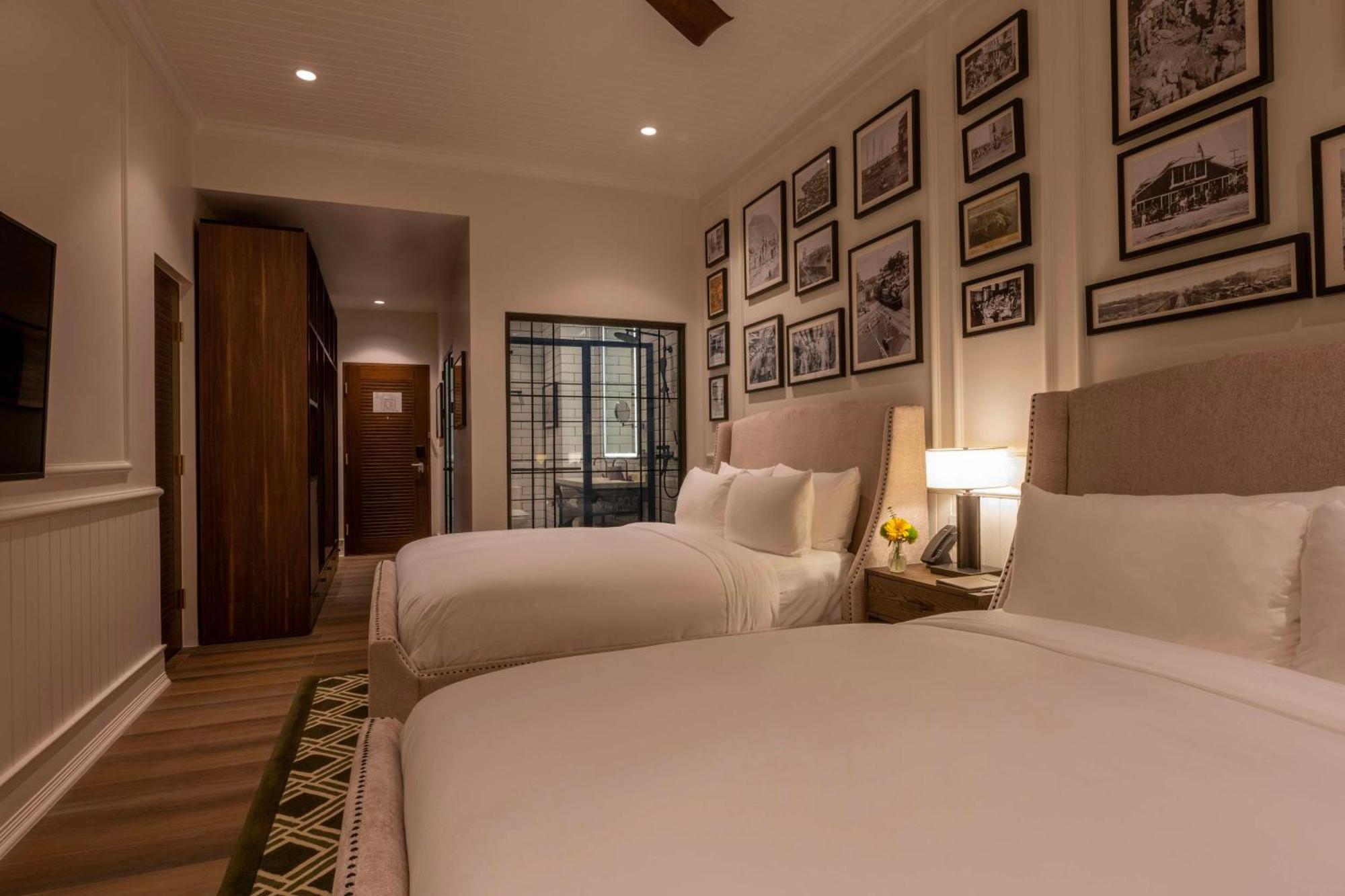 La Compania, In The Unbound Collection By Hyatt